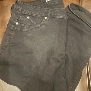Avenue Denim Capri 20 Average Black Jeans
